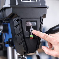 Scheppach TBM 300 Vario stojanová vŕtačka s krížovým laserom a LED osvetlením