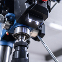 Scheppach TBM 300 Vario stojanová vŕtačka s krížovým laserom a LED osvetlením