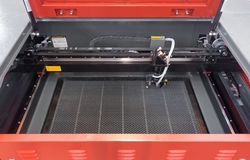 Gravírovací a rezací CO<sub>2</sub> laser Numco E 4060