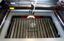 Gravírovací a rezací CO<sub>2</sub> laser Numco E 4060