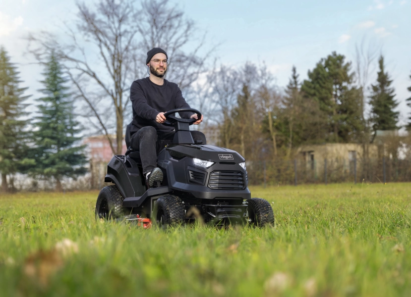 Scheppach TMR 452-98C-SD trávny traktor 98 cm s bočným vyhadzovaním a CVT prevodovkou